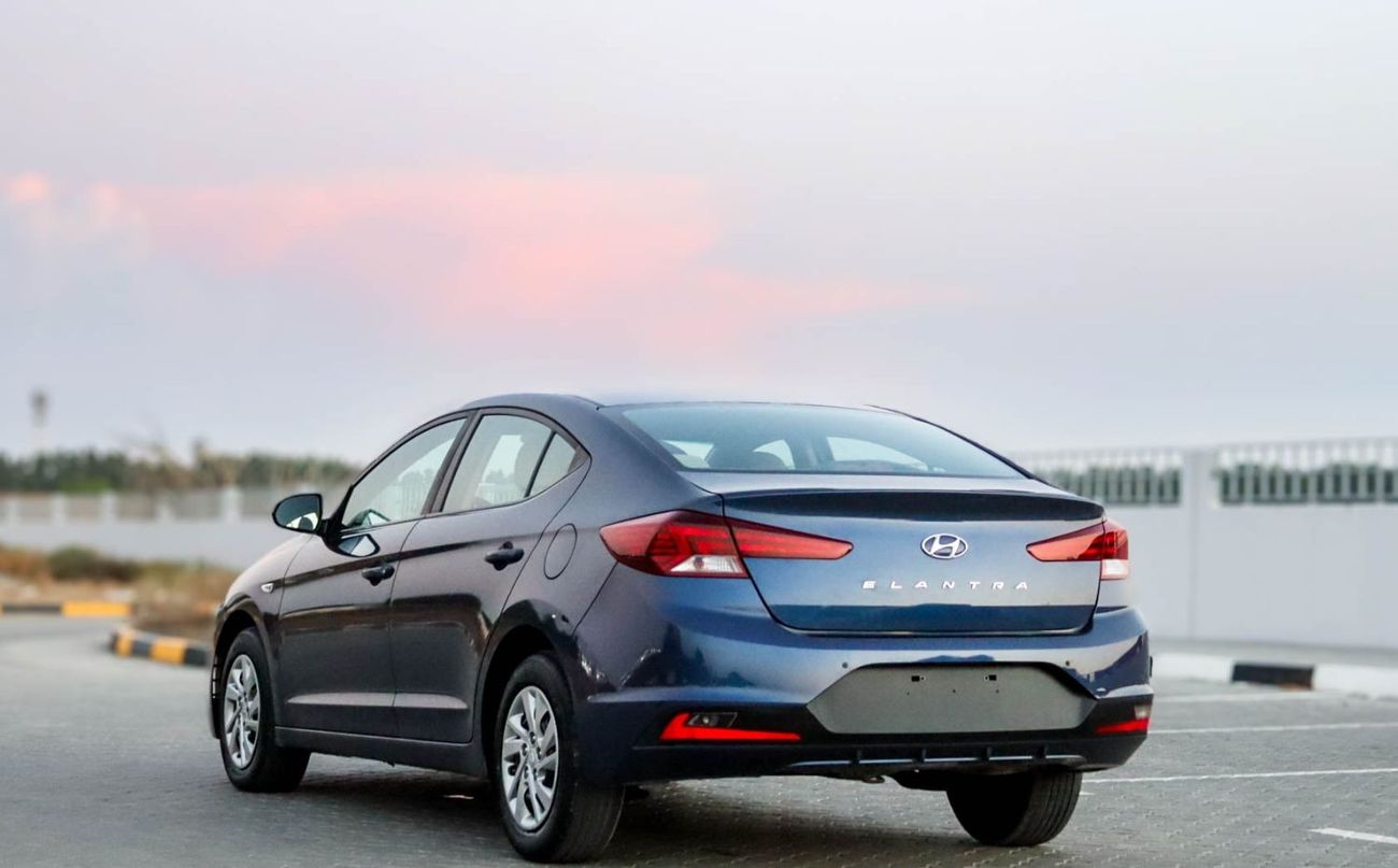هيونداي إلانترا GL 1.6L hyundai elantra 1.6L 2019 GCC accident free in excellent condition 833 P.M