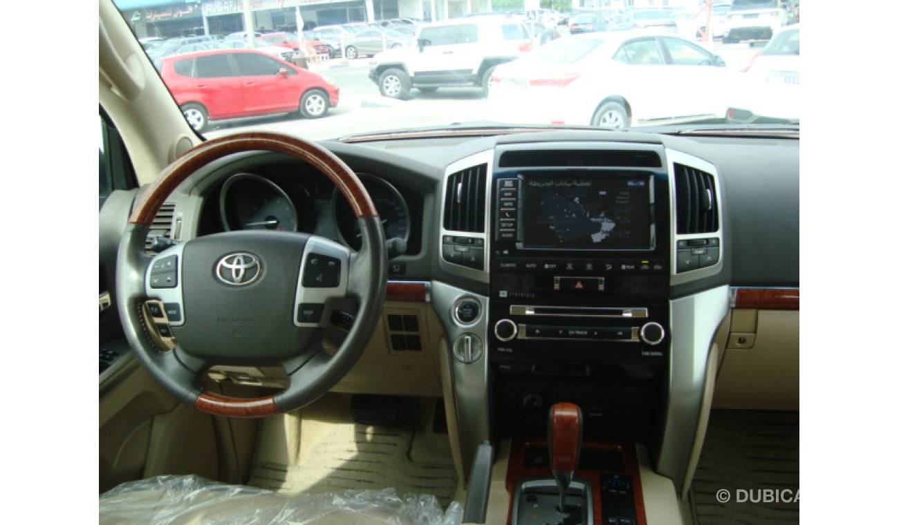 Toyota Land Cruiser VXR 5.7