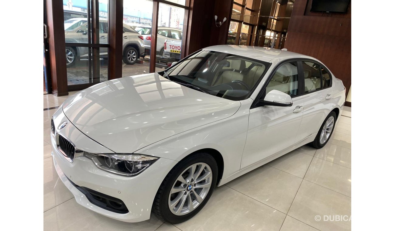 بي أم دبليو 320 i