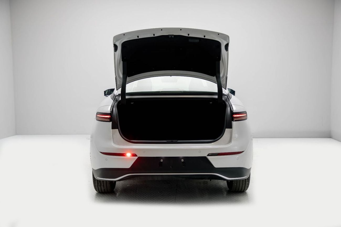 تويوتا كراون HEV 2.5L - Precious White Pearl Inside Black | Export Only