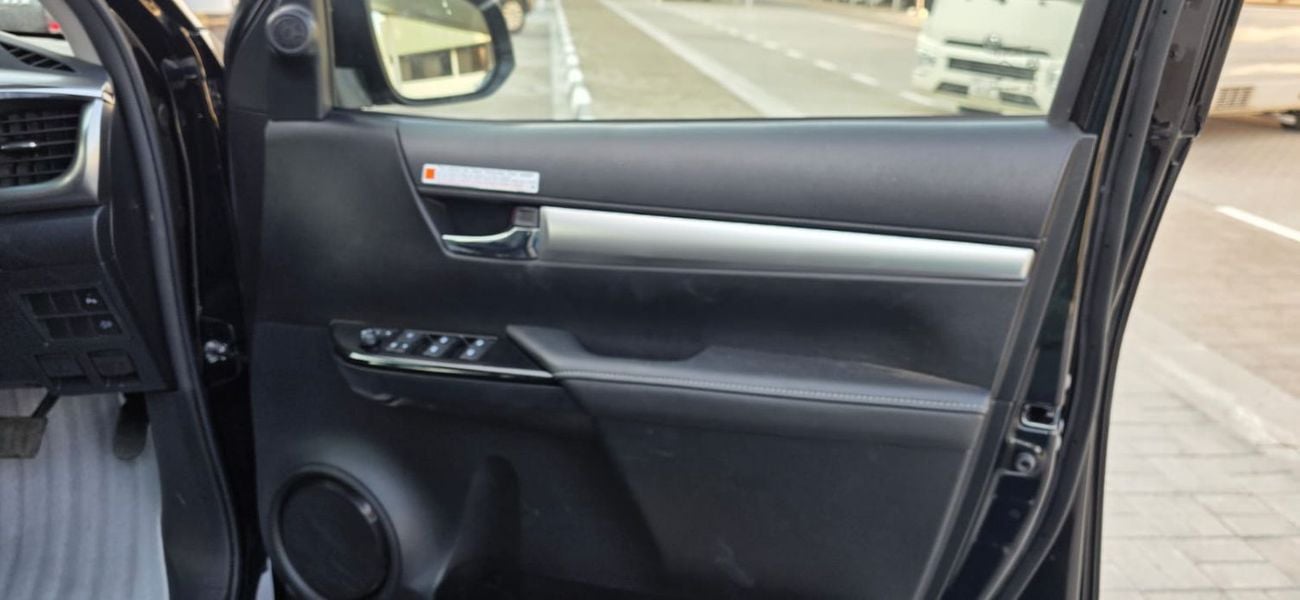 تويوتا هيلوكس RHD DIESEL FULL OPTION