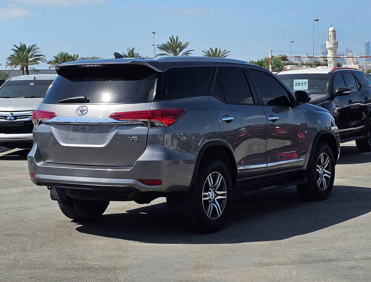 Toyota Fortuner GXR V6/ 4WD/ DVD REAR CAMERA/ LEATHER SEATS/ HEAD REST TV/ EXPORT ONLY / LOT#78863