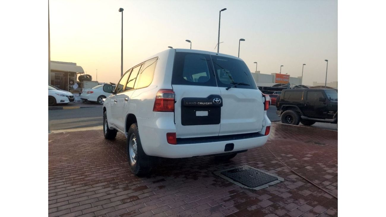 تويوتا لاند كروزر 200 4.5L DIESEL V8 MANUAL TRANSMISSION