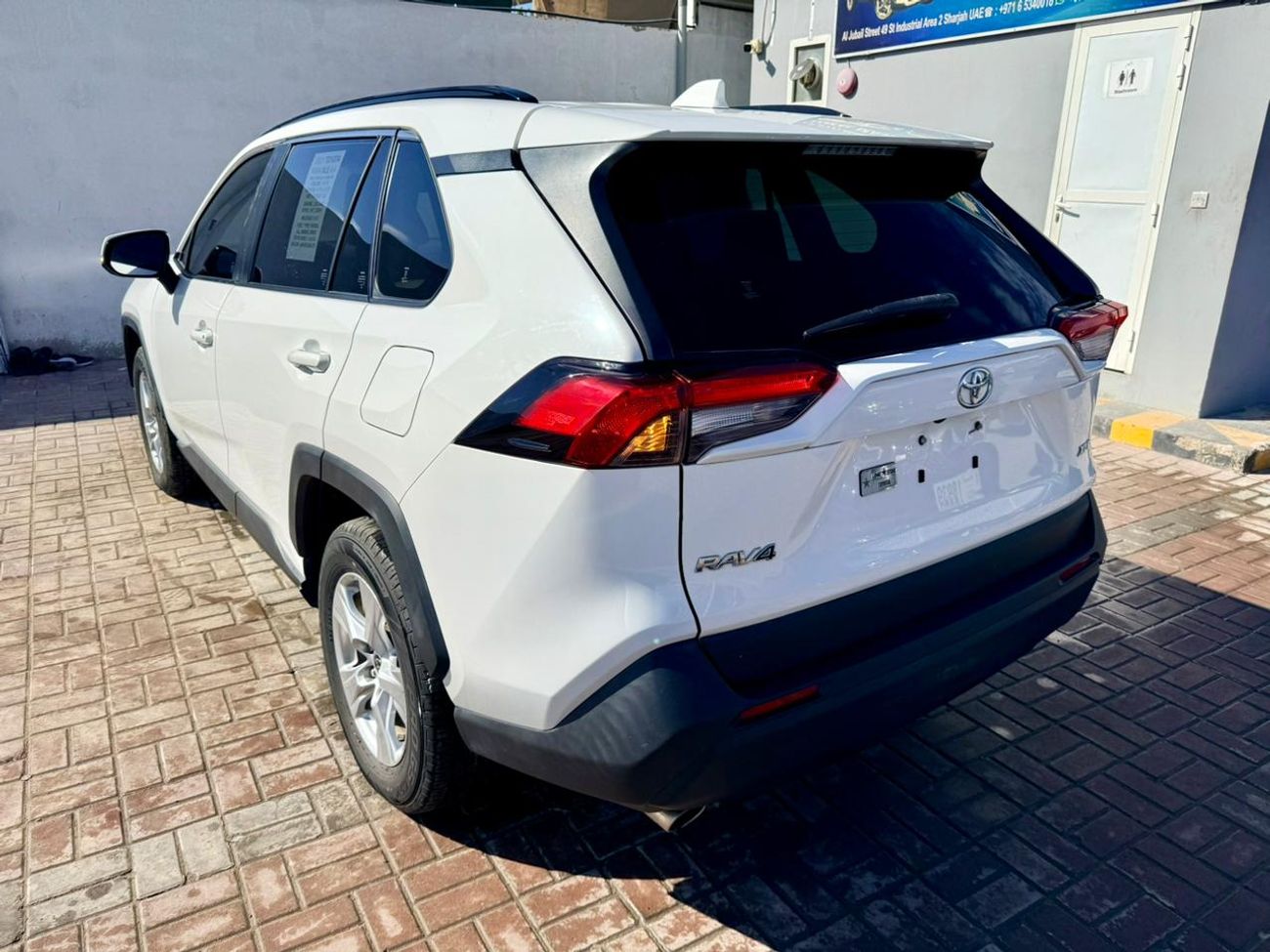 Toyota RAV4 2021 Toyota Rav4  XLE 2.5L full option + sunroof + Push start + alloy rim + Radar + keyless Entry  e
