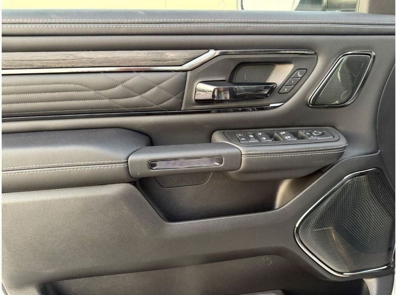 رام 1500 EXPORT PRICE - LIMITED 3.0L TWIN TURBO ESS / NIGHT EDITION 2025 (EXPORT ONLY)