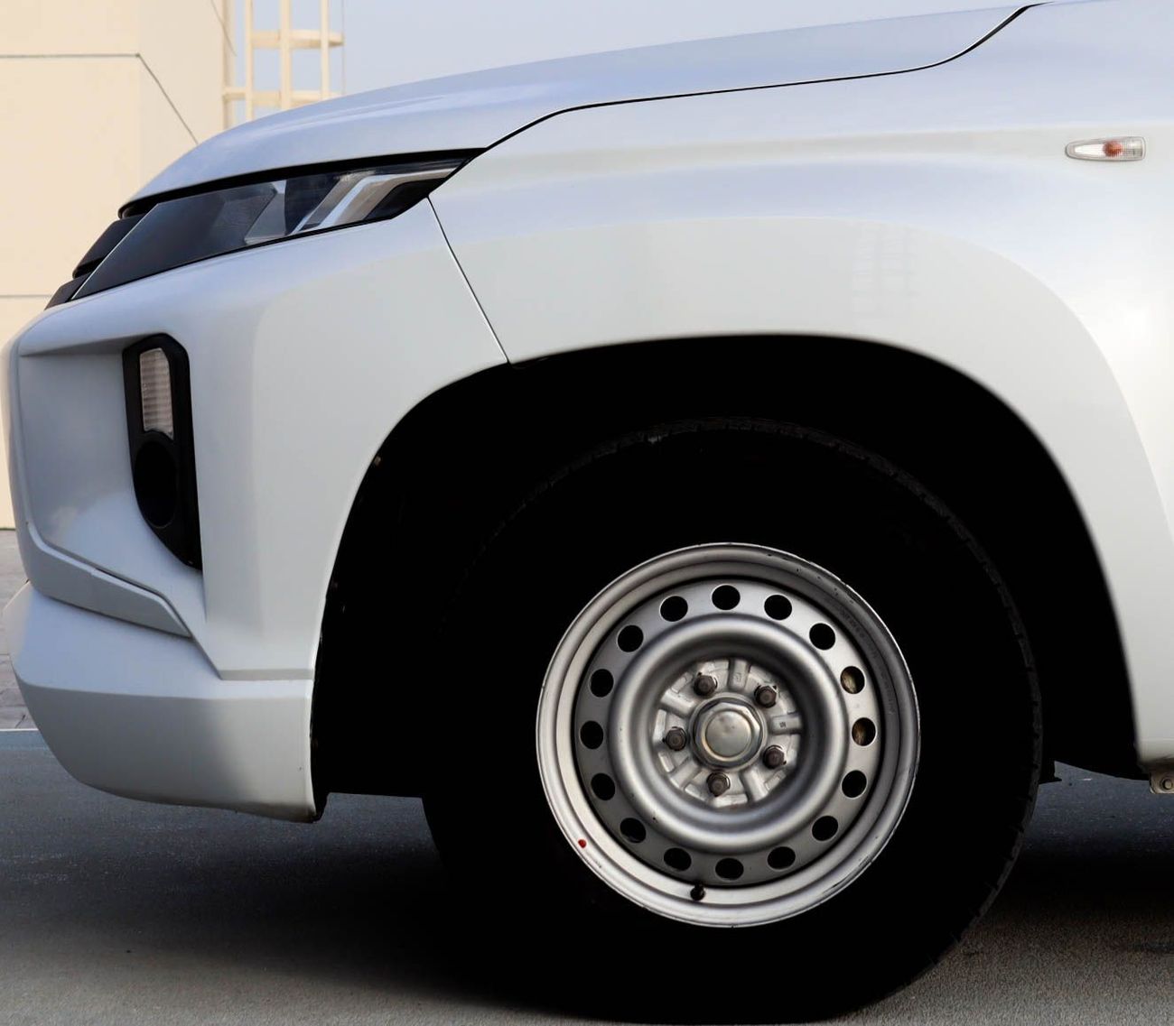 Mitsubishi L200 2020 Mitsubishi L200 GLX (V Gen), 4dr Double Cab Utility, 2.5L 4cyl Diesel, Manual, Rear Wheel Drive