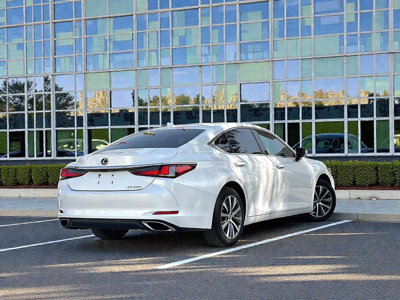 لكزس ES 350 AED 1,320 P.M | LEXUS | ES-350 | 3.5L V6 | 2020 | FREE ACCIDENT | ORIGINAL PAINT