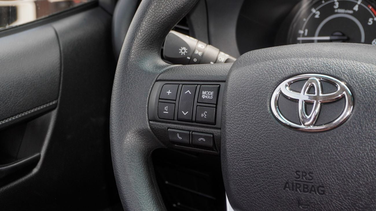 تويوتا هيلوكس DLX 2.4 L DIESEL 2025