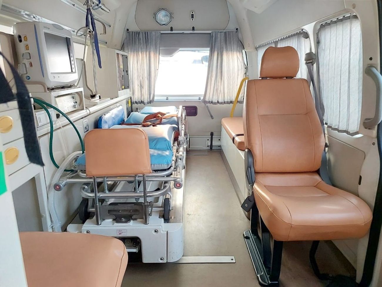 Toyota Hiace TOYOTA HIACE VAN AMBULANCE RHD 2015 MODEL 2.7 L PETROL AUTOMATIC(PM15128)