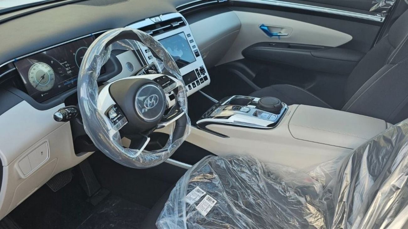 Hyundai Tucson Hyundai Tuscon 1600cc PETROL MO 4X2 WITH PANORAMIC SUNROOF (EXPORT ONLY)