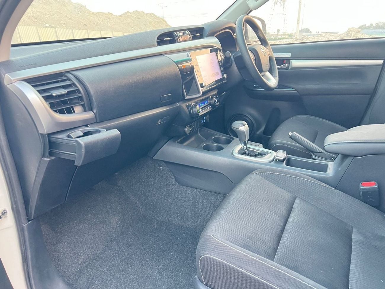 تويوتا هيلوكس SGLX DIESEL 2.8 LITER ,RHD ,PUSH START ,AUTO TRANSMISSION