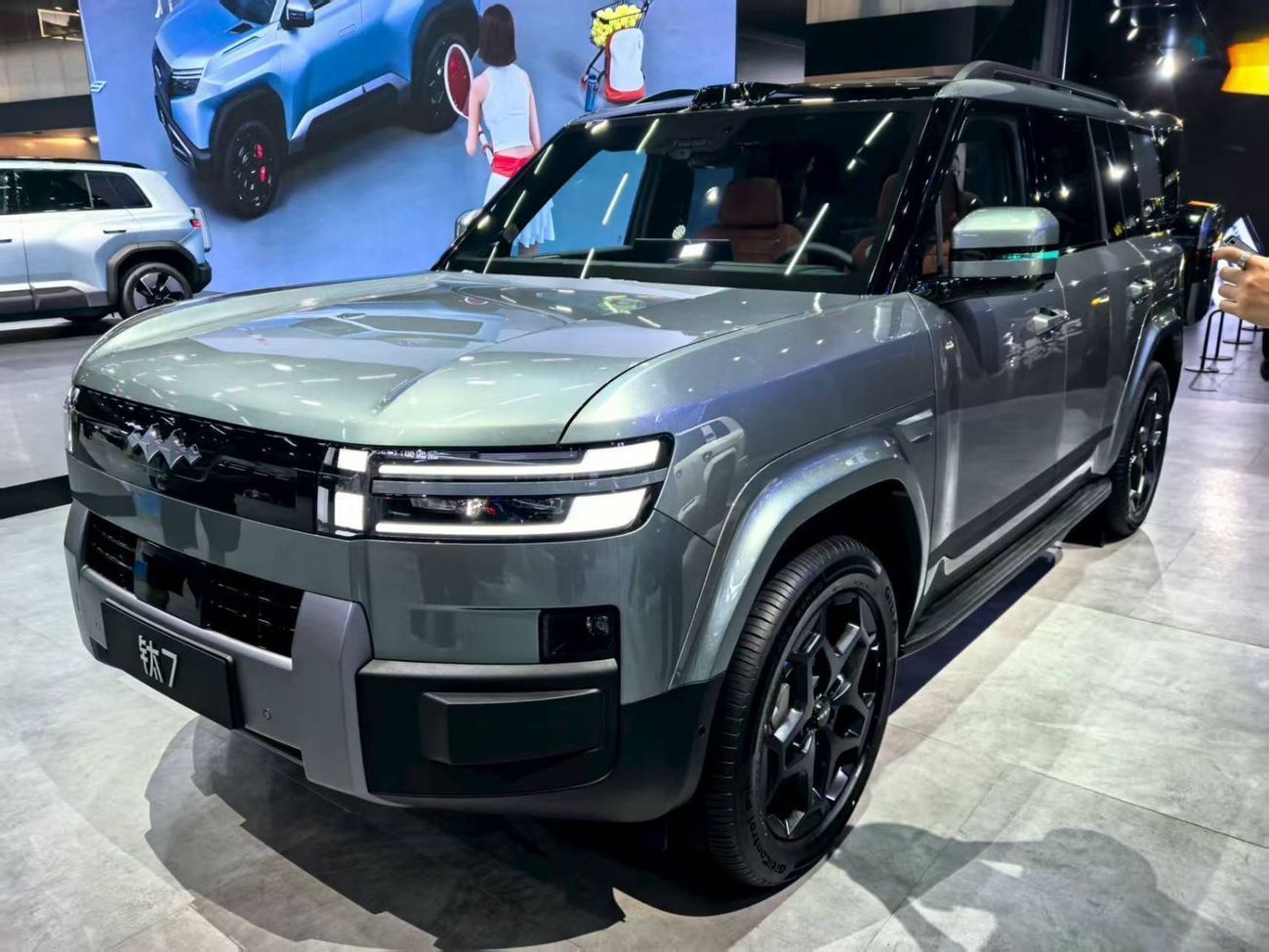 بي واي دي ليوبارد تيتانيوم 7 Max