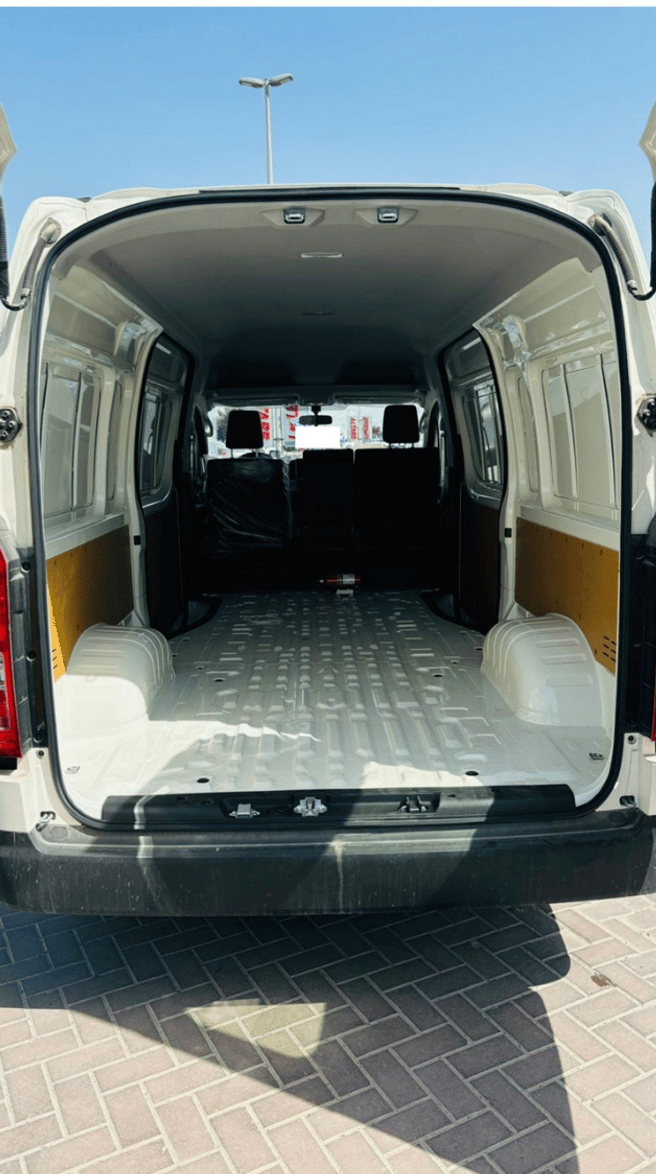 تويوتا هاياس ECTKWT001 - 2026 Toyota Hiace High Roof Cargo Van - 3.5L Petrol Auto - Swing Door (2 Doors)