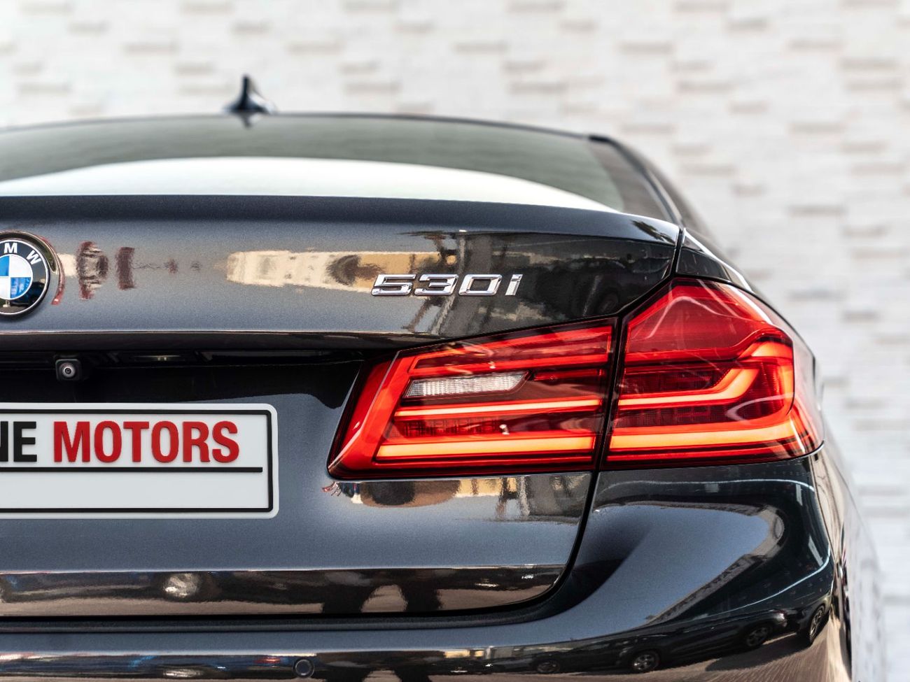 بي أم دبليو 530i Exclusive Luxury 2.0L