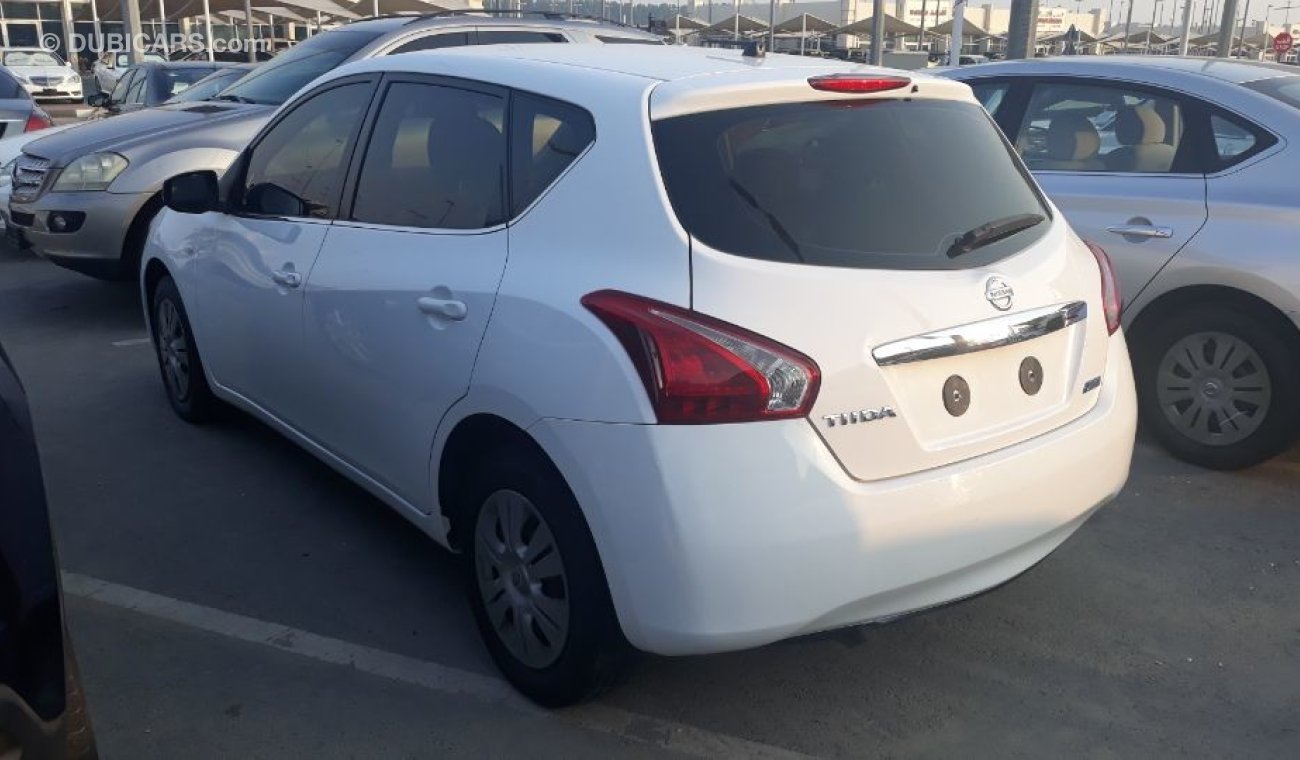 نيسان تيدا 2015 Gulf Specs car excellent condition