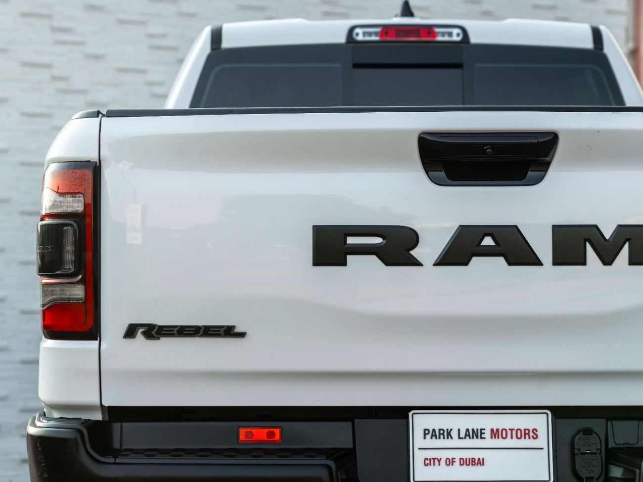 رام 1500 AED 3,302 PM • RAM 1500 REBEL LUXURY • ONLY 28,000 KMS • 5.7L HEMI® V8 • OFFICIAL DODGE WARRANTY