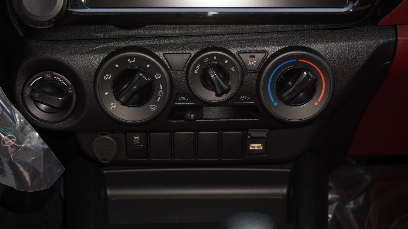 Toyota Hilux DLX 2.7 L