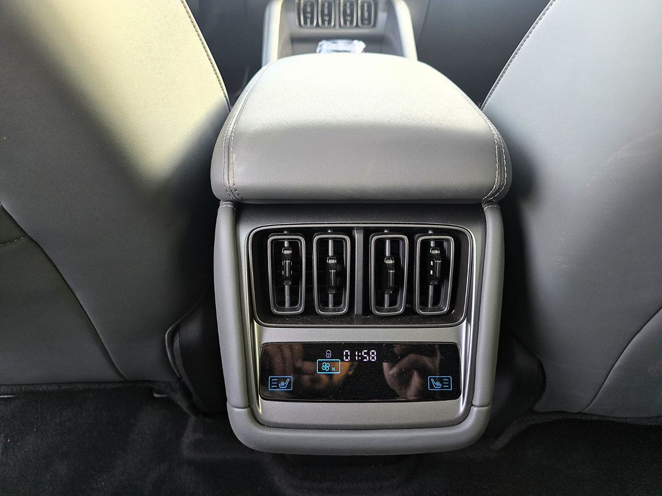 BYD Song L BYD Song L EV FULL OPTION 662 K.M RANG With radar Black Color 2025 Model