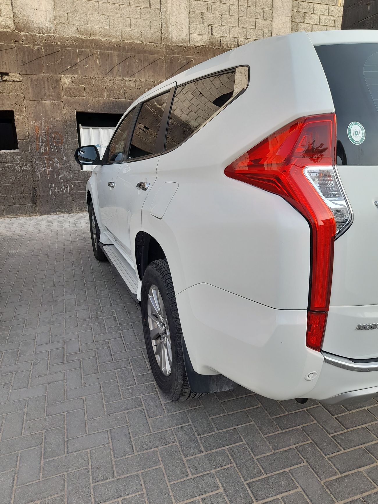 Mitsubishi Montero Sport GLX 3.0L