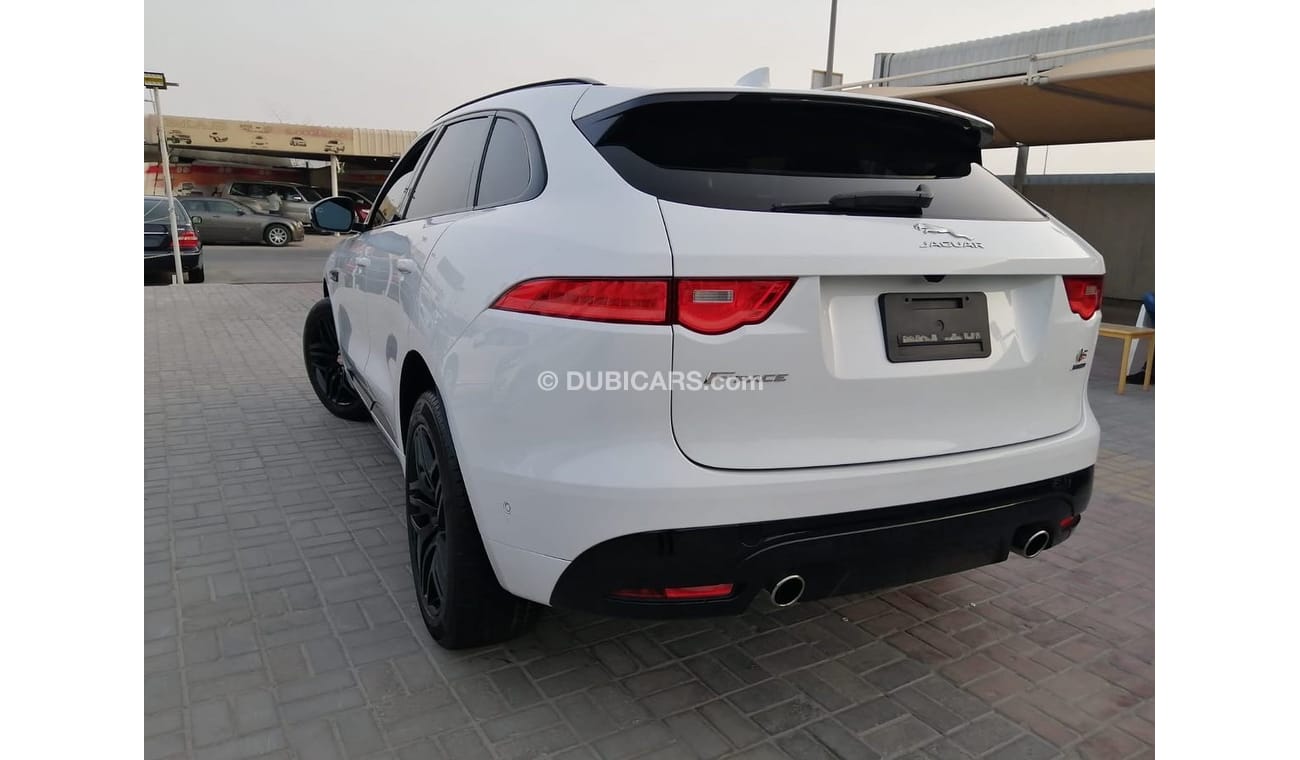 جاكوار F بيس جاكوار  F PACE 2018