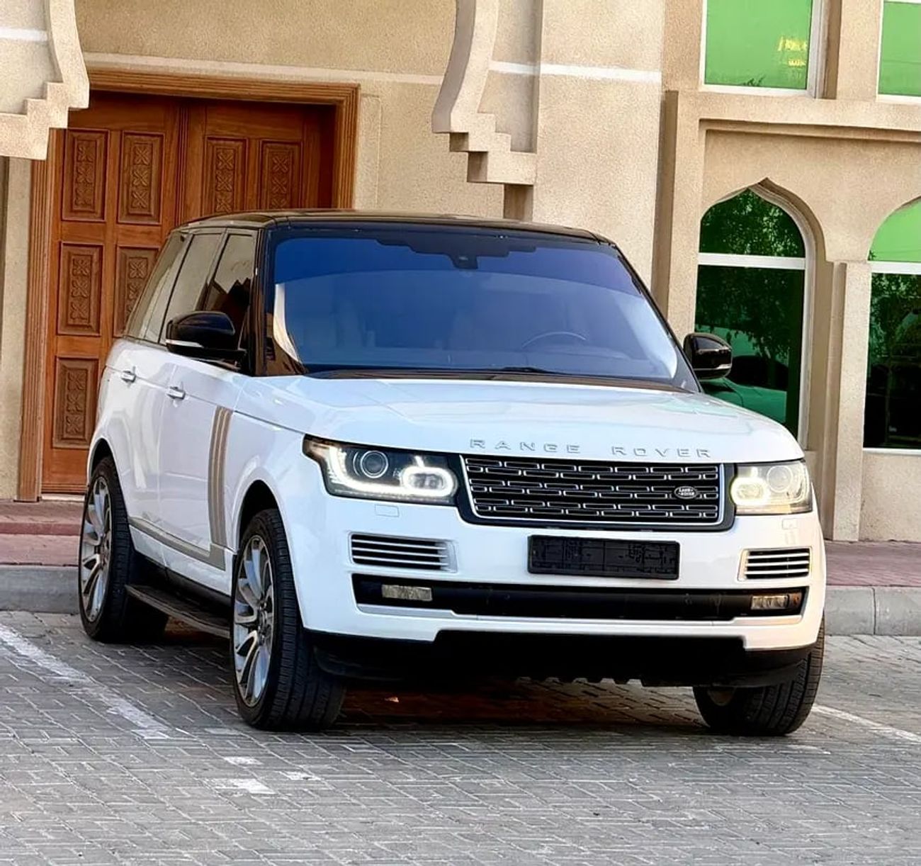 Land Rover Range Rover VOGUE LE GCC Specs