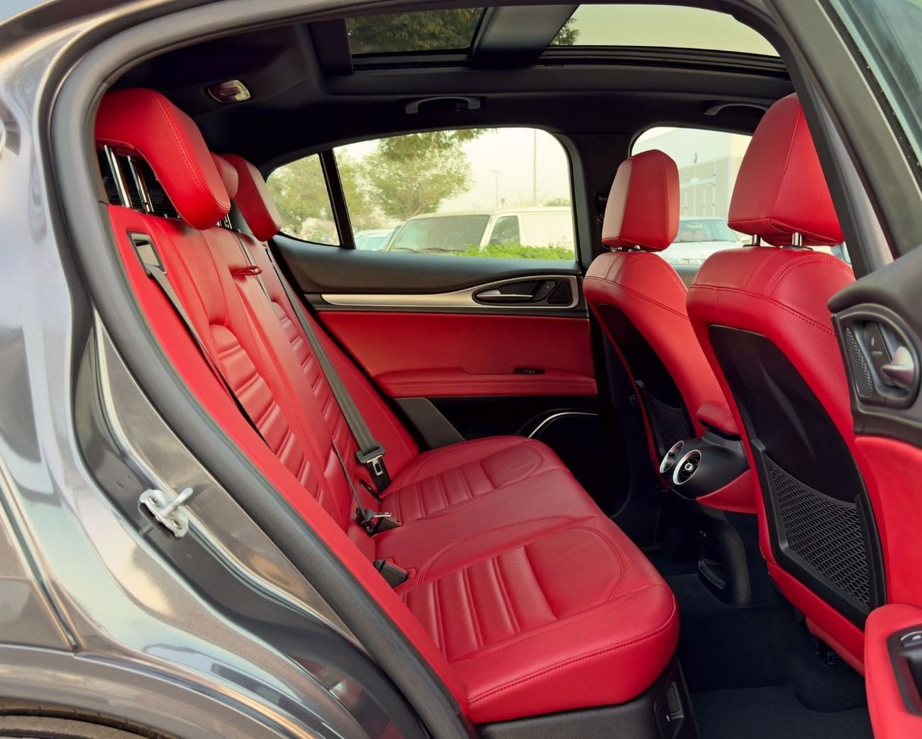 ألفا روميو ستيلفيو Veloce 2.0L