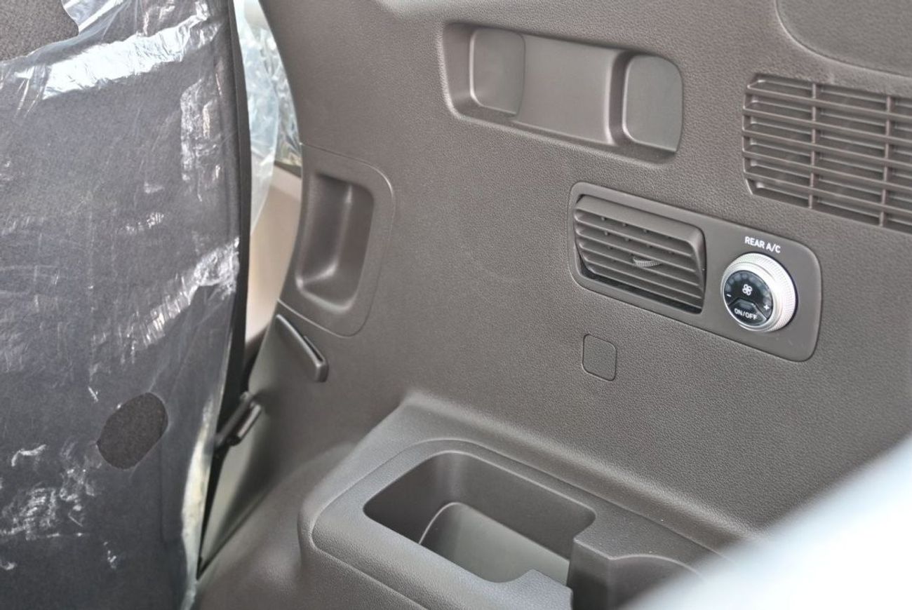 هيونداي سانتا في هيونداي سانتا في 2.5 لتر بنزين ، دفع رباعي ، دفع أمامي ، 5 أبواب ، مقاعد كهربائية أمامية ، سقف بانور