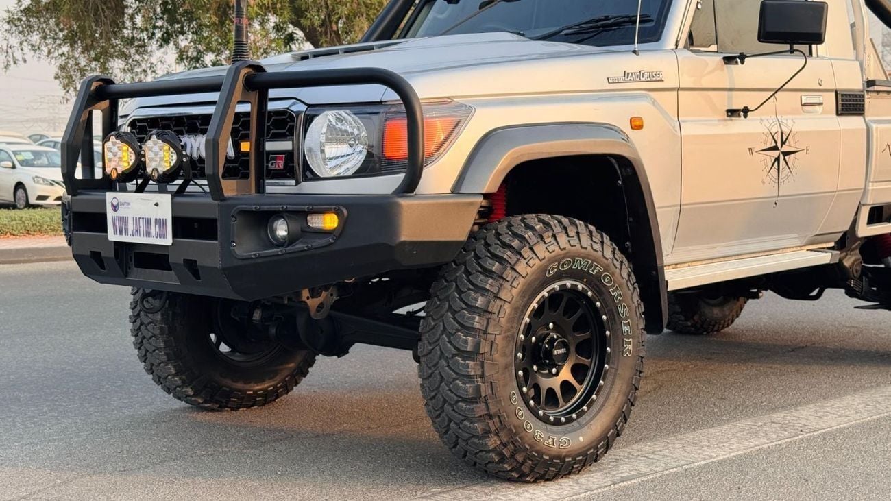 Toyota Land Cruiser Pick Up MANUAL TRANSMISSION | 4WD | SINGLE CAB | 4.5L DIESEL ENGINE | BULL BAR WITH FOCUSED LED LIGHTS