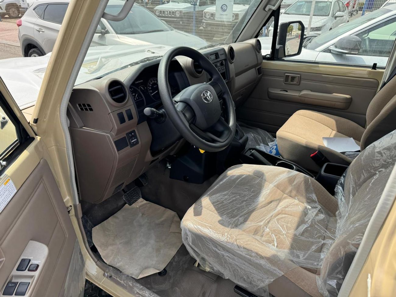 تويوتا لاند كروزر بيك آب 79 SC 4.0L PETROL AUTOMATIC  TRANSMISSION ( FOR RE-EXPORT ONLY )