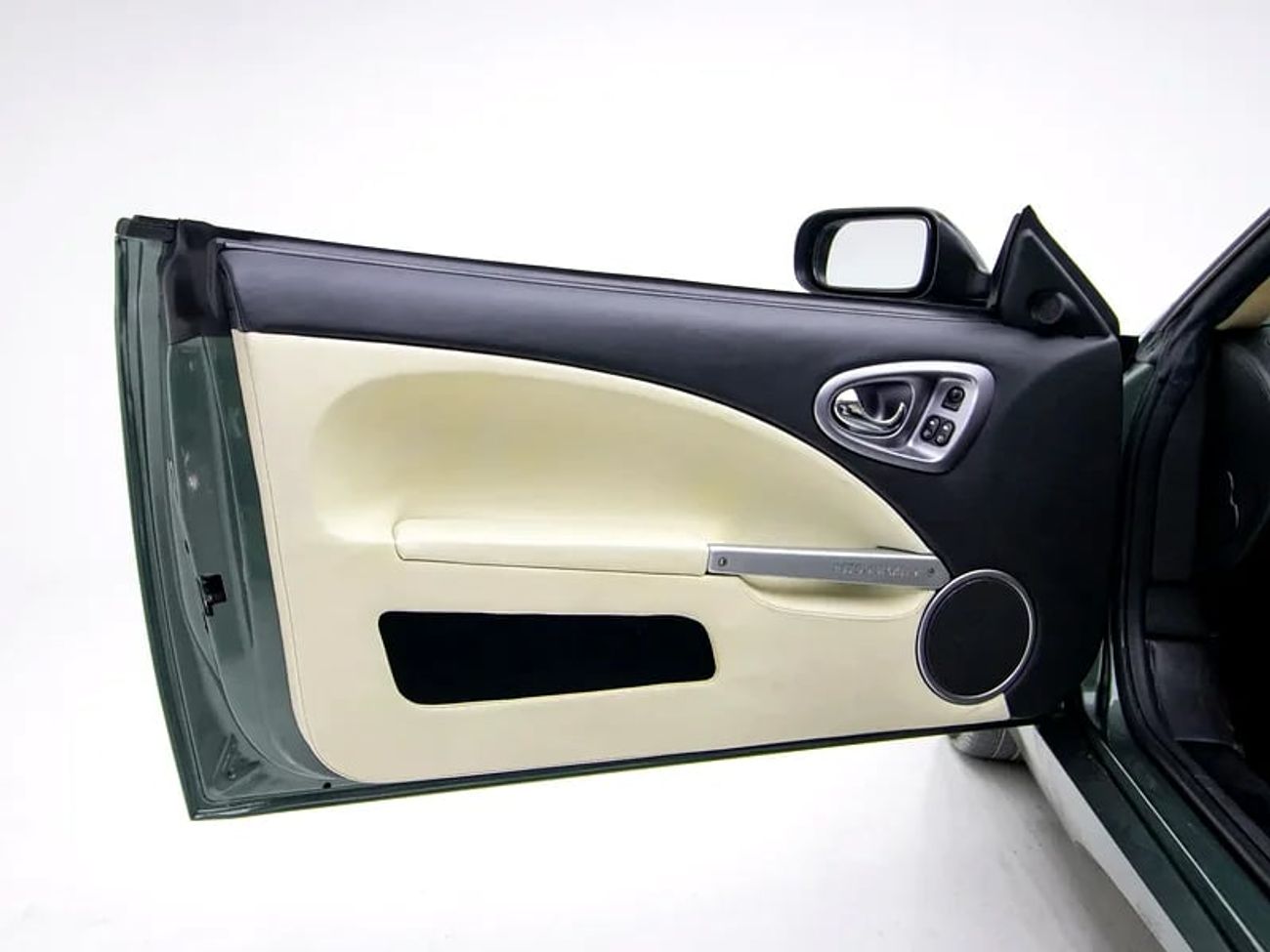 أستون مارتن فانكويش