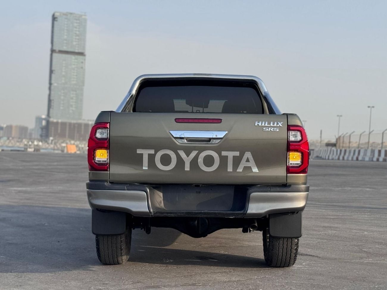 Toyota Hilux DIESEL 2.8 LITER ,RIGHT HAND DRIVE ,GROWN COLOR ,2022 MODEL