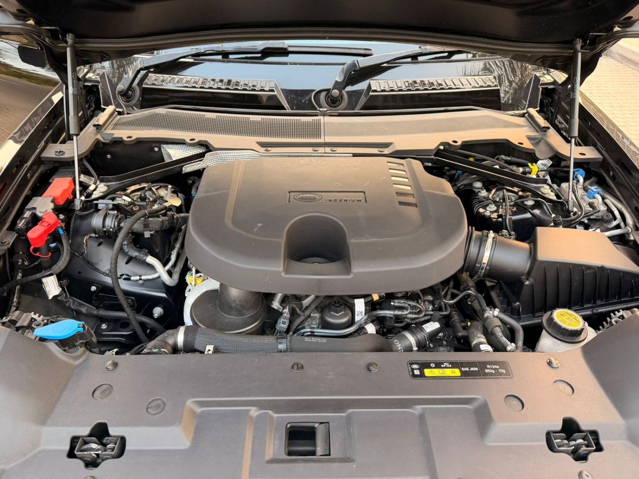 لاند روفر ديفندر diesel 3.0 liter ,right hand ,automatic