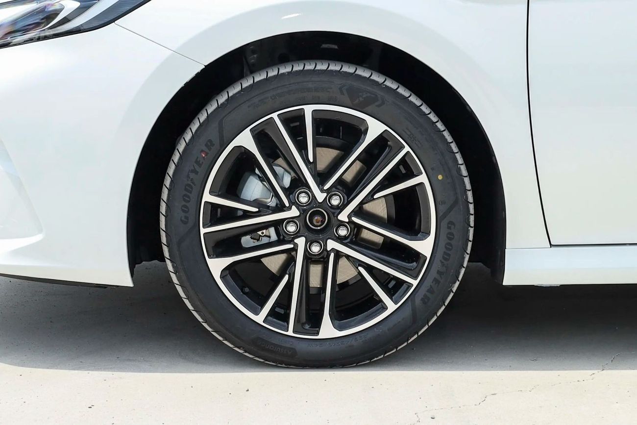 Toyota Camry 2.5HG Hybrid Chinese Specs Export Price Can Be Register in UAE