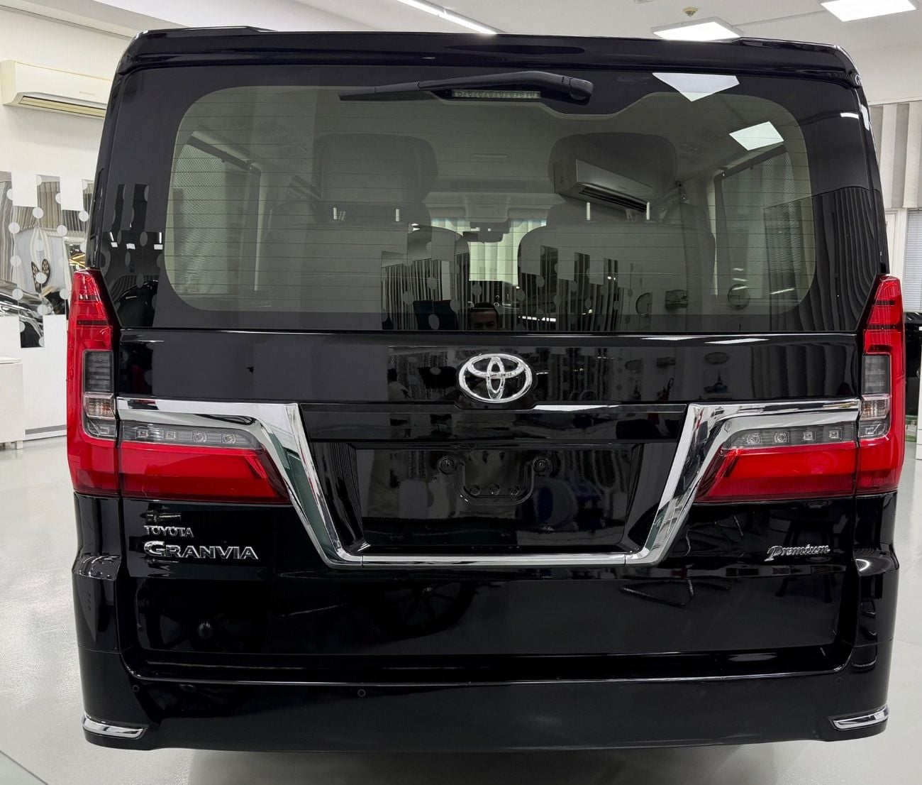 Toyota Granvia PREMIUM