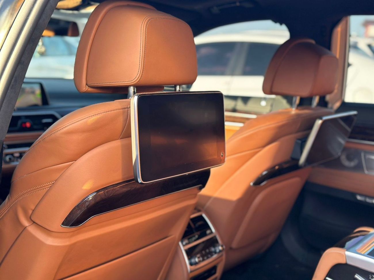 BMW 750Li xDrive 4.4L (530 HP)