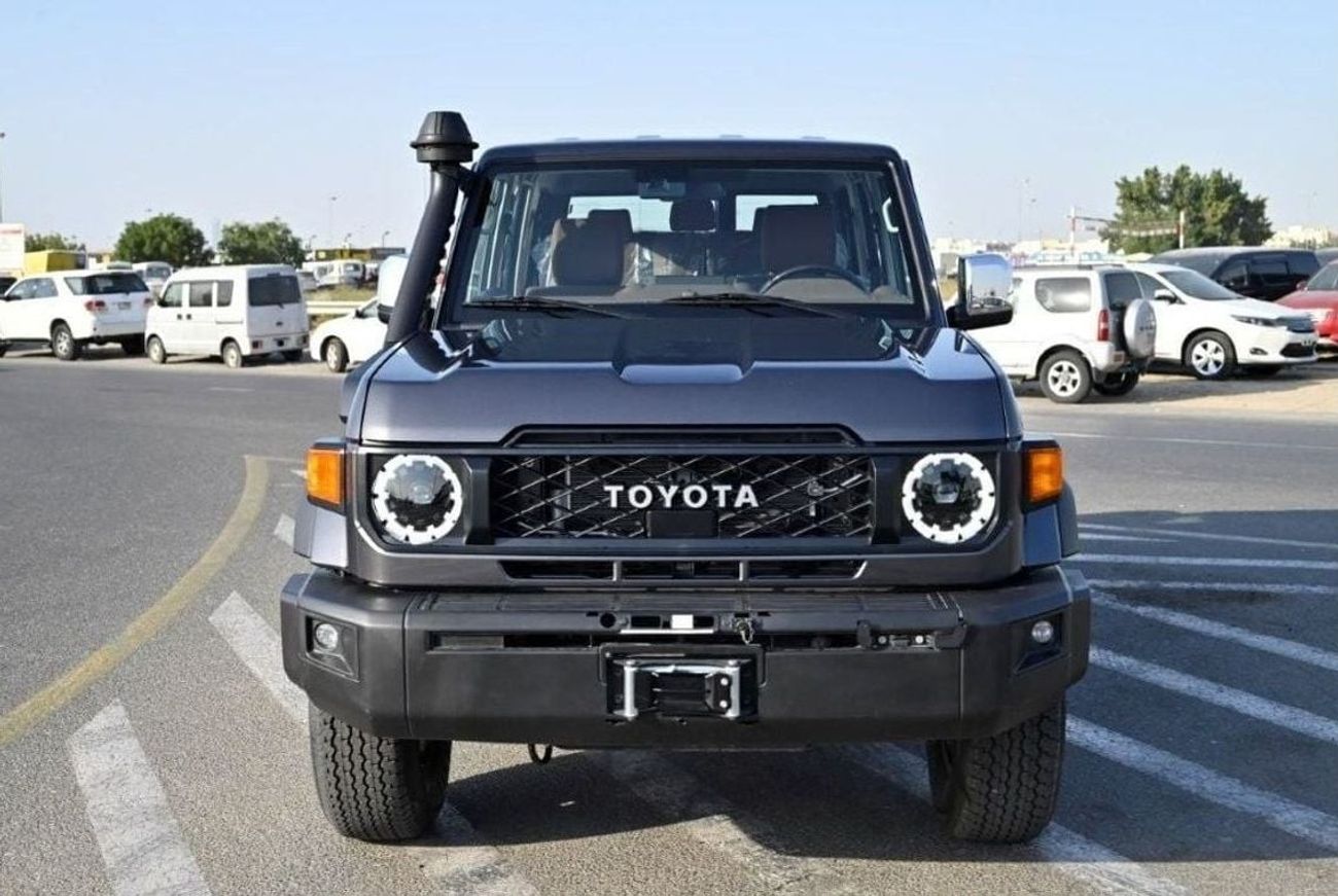 تويوتا لاند كروزر 70 2025 TOYOTA LAND CRUISER 76 HARDTOP SDLX V6 4.0L PETROL 4WD 5-SEATER AT