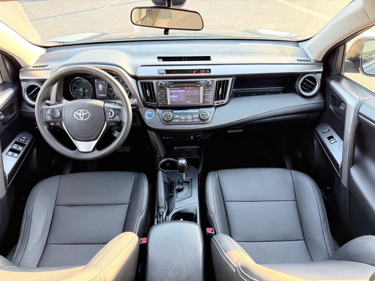 Toyota RAV4 2018 model LE hybrid