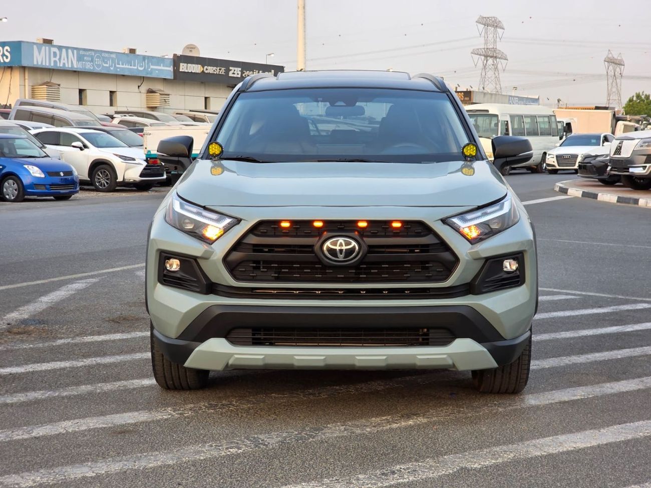 Toyota RAV4 2023 Model XLE Premium Sunroof , trunk automatic and original leather seats