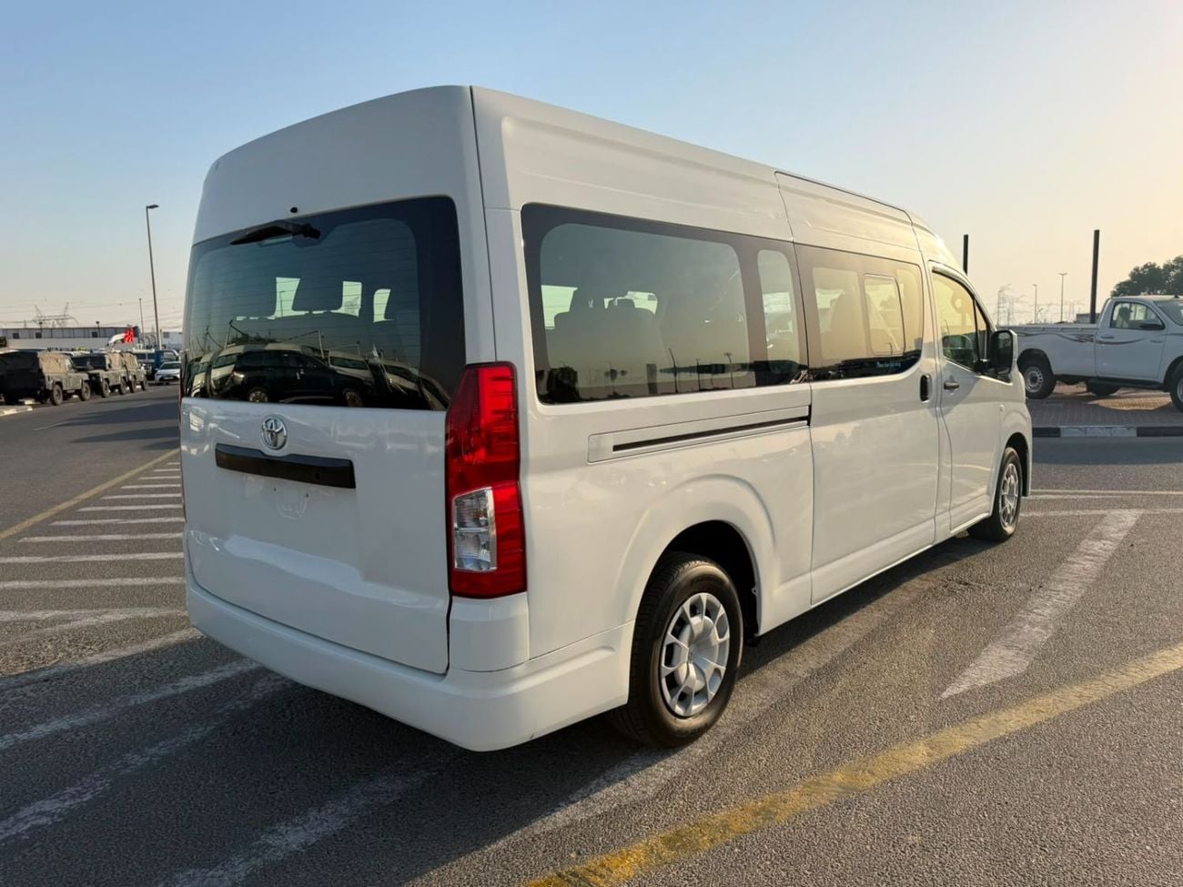 تويوتا هاياس 2020 Toyota Hiace 3.5L V6 GCC- Passenger - Patrol - Manual - 13 Seater - No Accident