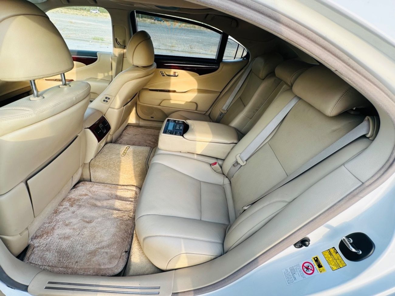 لكزس LS 460 موديل 2009 خليجي فل مواصفات كراسي جلد وفتحه وتحكم كهربي كامل ونظام صوت ممتاز وكاميرا خلفيه