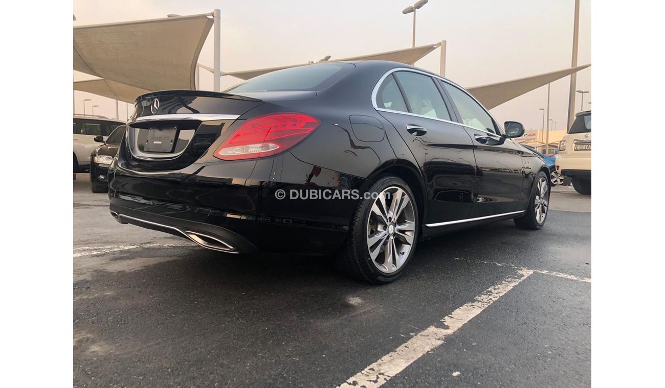 مرسيدس بنز C 300 موديل 2016 وارد كلين تيتل فل مواصفات رداربانوراما كراسي جلد ومثبت سرعه وتحكم كهربي كامل ونظام صوت مم