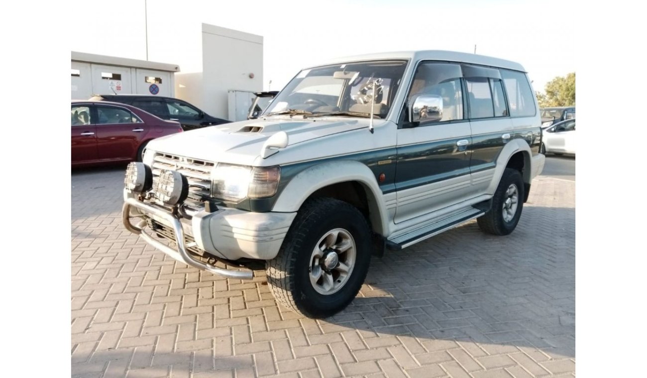 Mitsubishi Pajero MITSUBISHI PAJERO RIGHT HAND DRIVE (PM939)