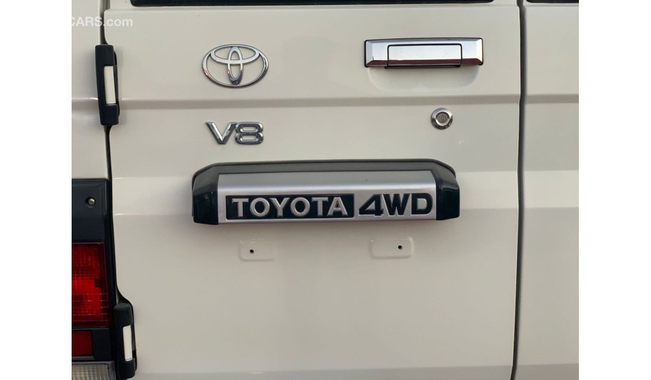 تويوتا لاند كروزر هارد توب Toyota Land Cruiser Hard Top M/T 4.5L V8 Diesel