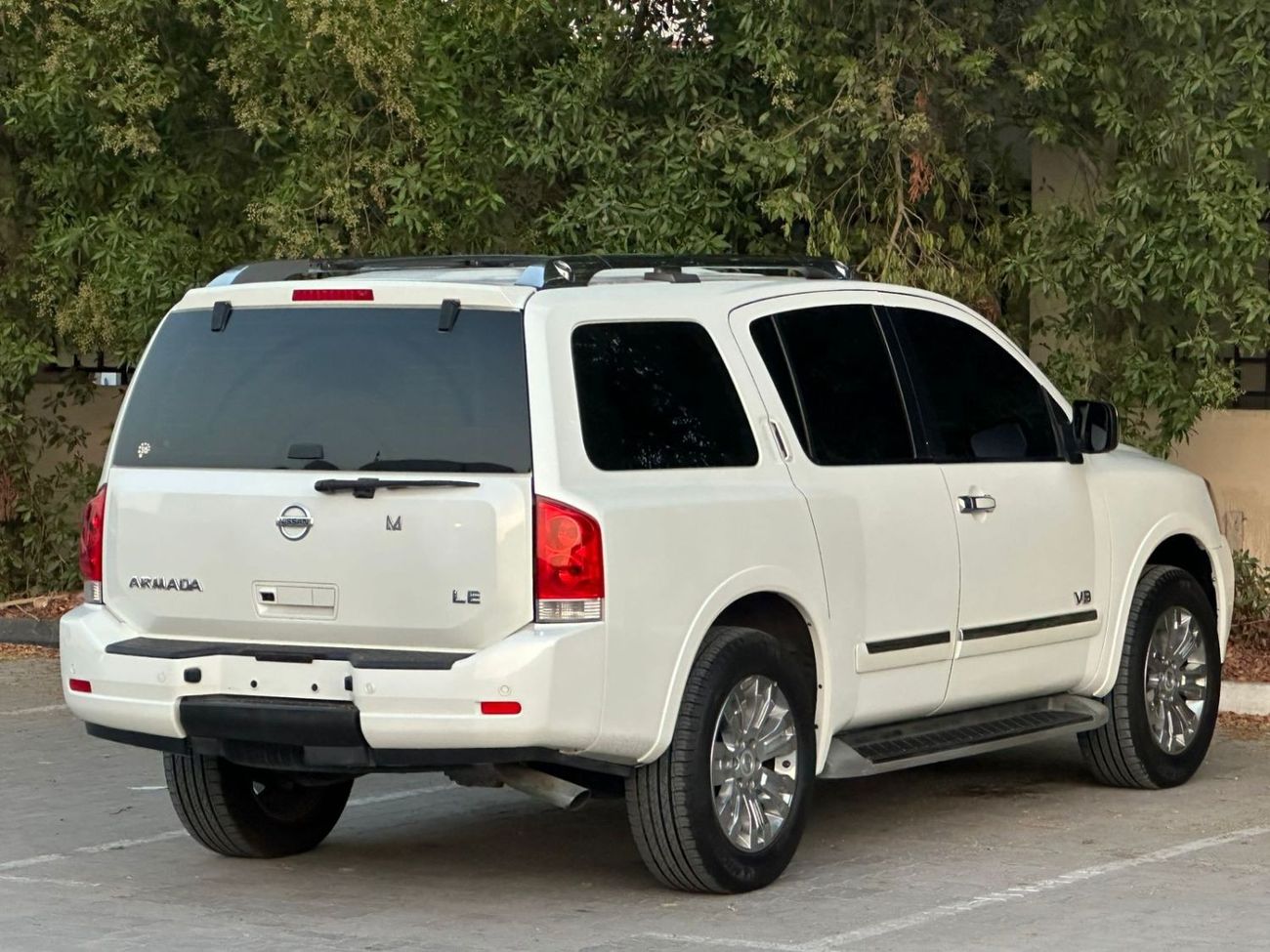 Nissan Armada LE خليجي