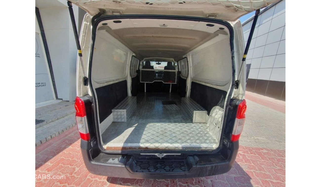 Nissan Urvan Panel Van Std Mitsubishi Fuso Van 2016 | GCC | Cargo Van | Automatic
