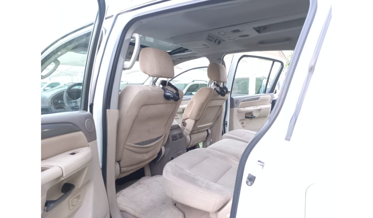 Nissan Armada Gulf model 2009  SE paint agency number one slot control unit in excellent condition