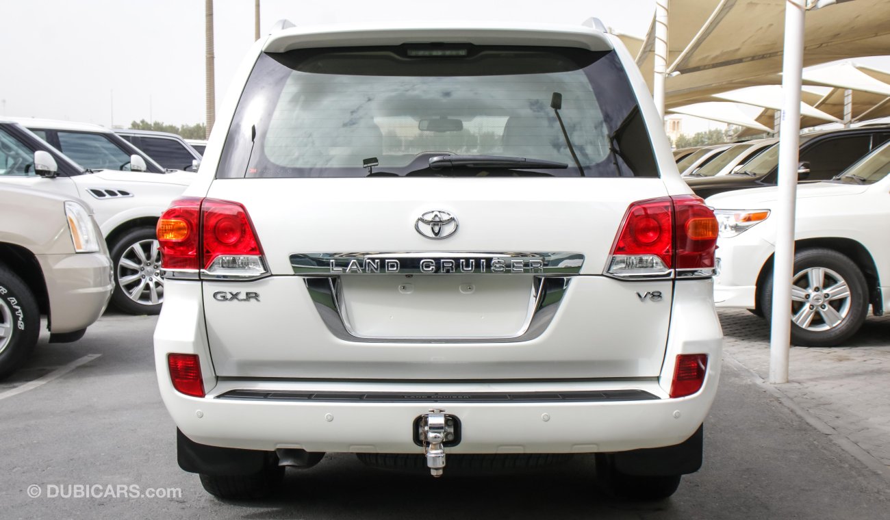 Toyota Land Cruiser GXR V8