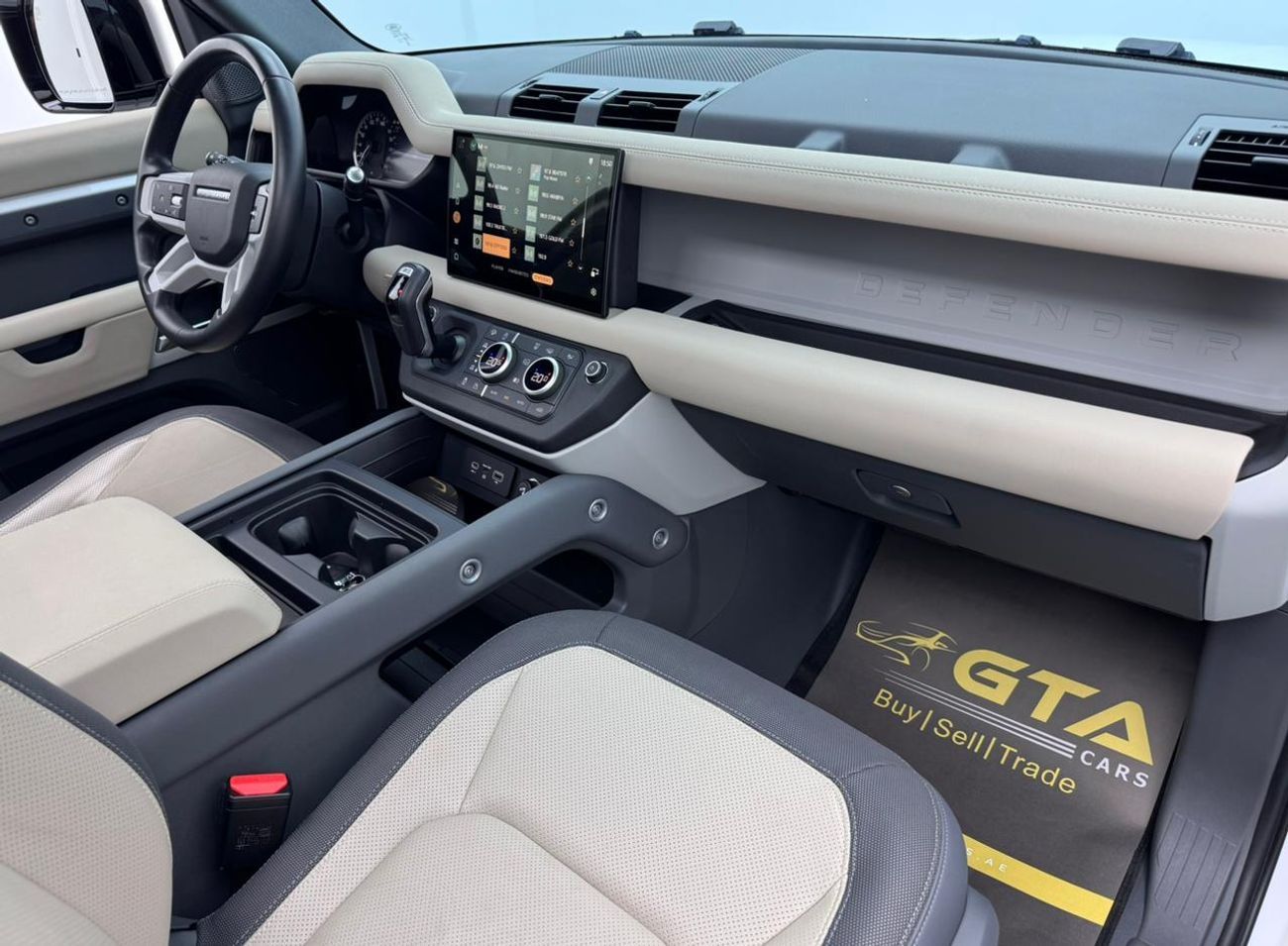 Land Rover Defender P300 90 X-Dynamic SE 3.0L (5 Seater) 2023 Land Rover Defender 90 X-Dynamic SE P400, 2027 Land Rover