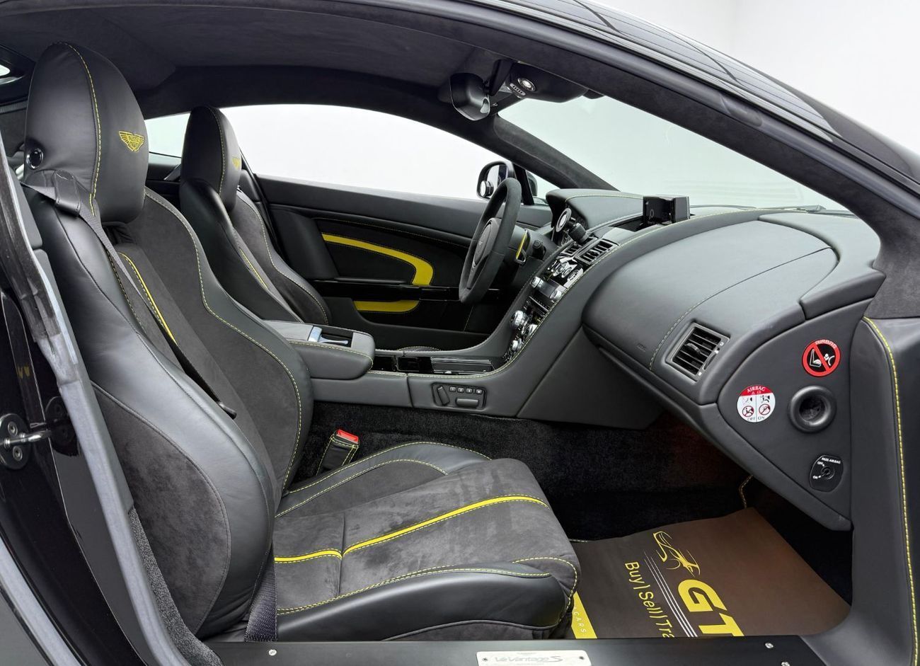 Aston Martin Vantage V12 S 6.0L 2014 Aston Martin Vantage S V12, 3 Years Aston Service Pack, Full Service History, Very L