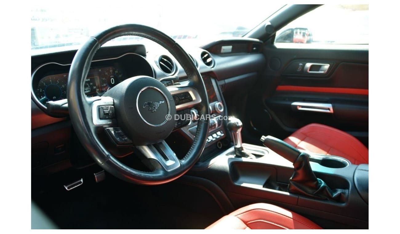 فورد موستانج ايكوبوست محرك ايكوبوست 4 سلندر سعة 2.3 لتر مع تيربو يولد قوة 330 حصان (335 حصان أوروبي PS) و 475 نيو